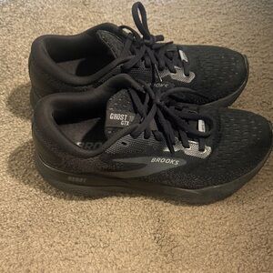 Brooks Ghost 16 GTX Black Running Shoes- Women barely worn